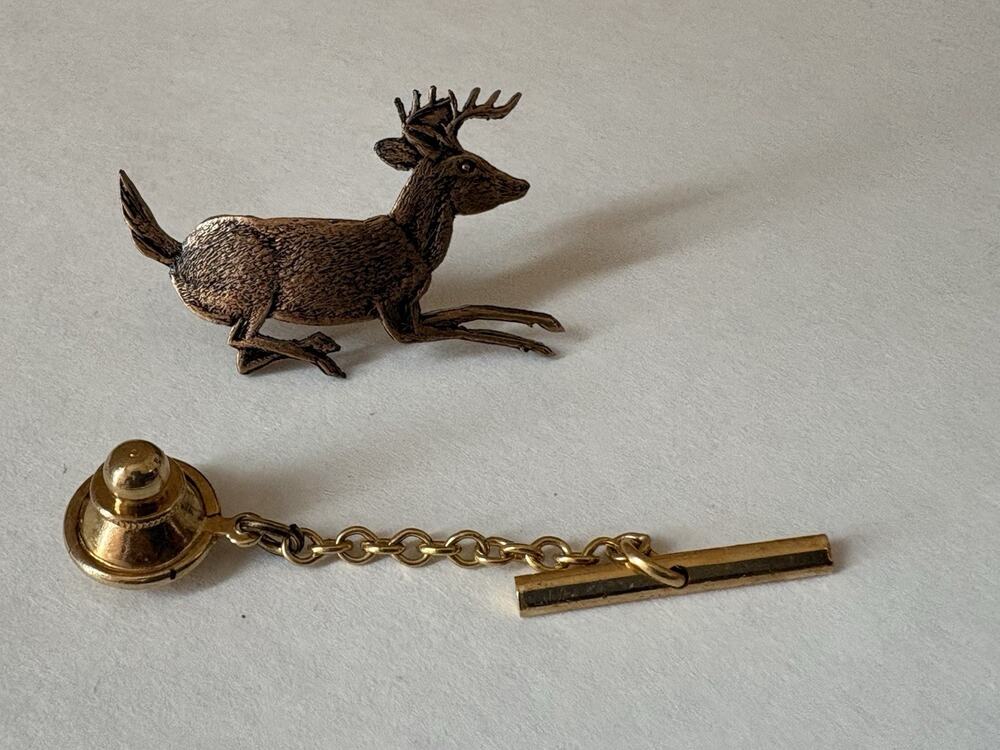 Tie Tack Clasp Leaping Deer Buck Stag Chain Bar Clutch Gold Tone